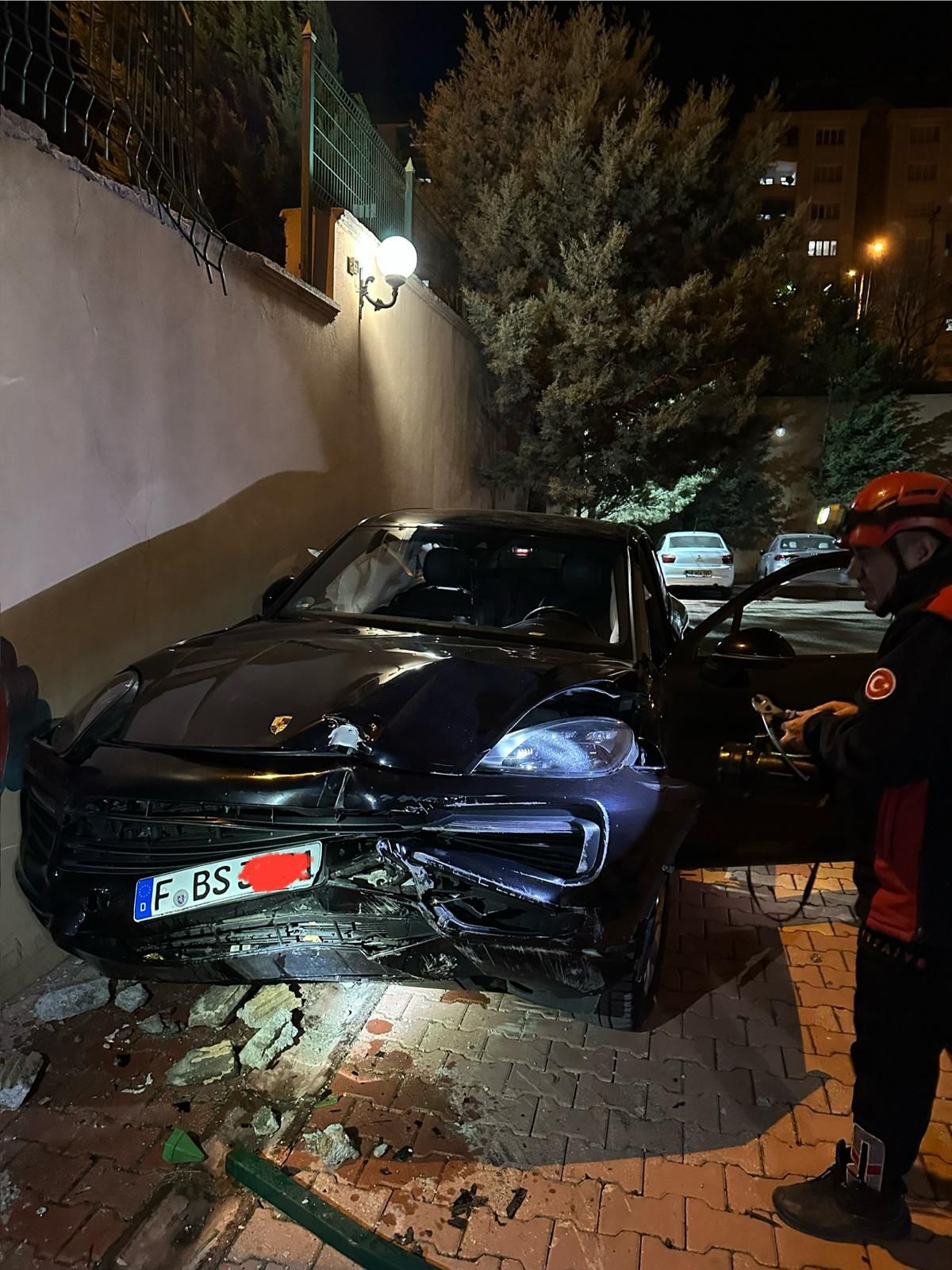 Vitesleri Karıştırınca 3 Metre Yükseklikten Uçtu 2