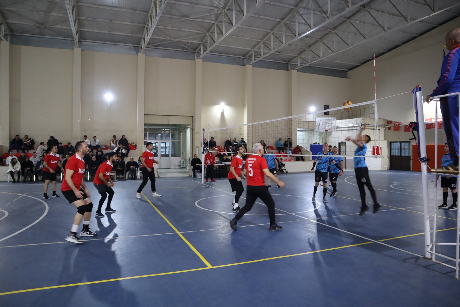 Voleybol Turnuvası Birinci Eleme Maçları Başladı (10)-1