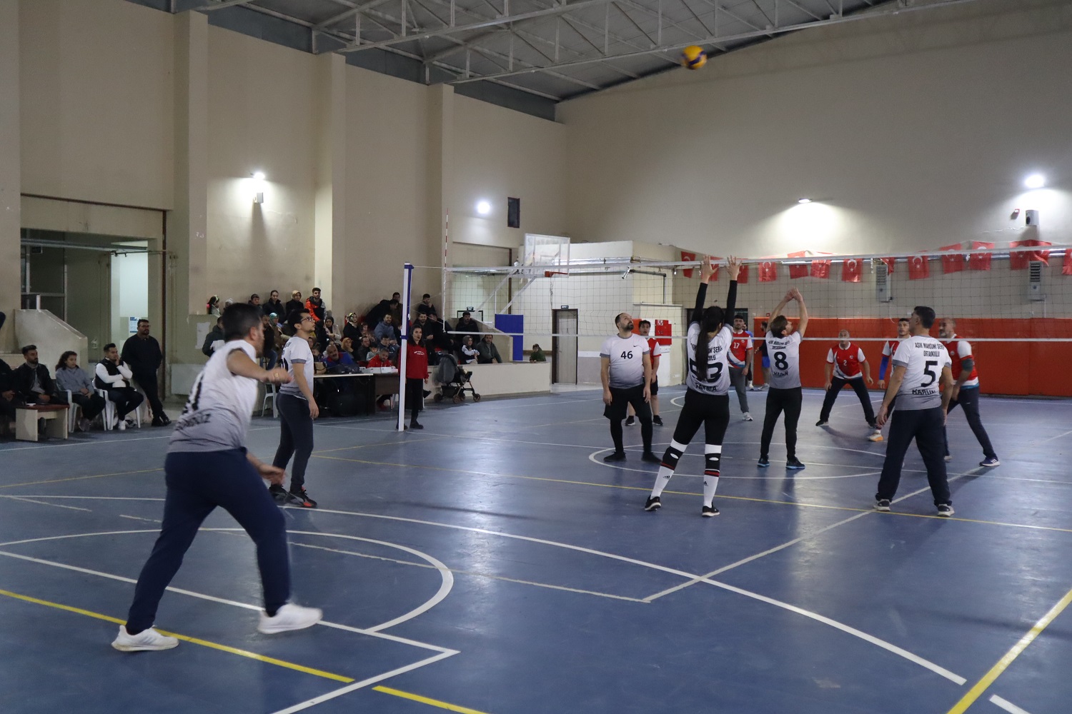 Voleybol Turnuvası Birinci Eleme Maçları Başladı (16)-1