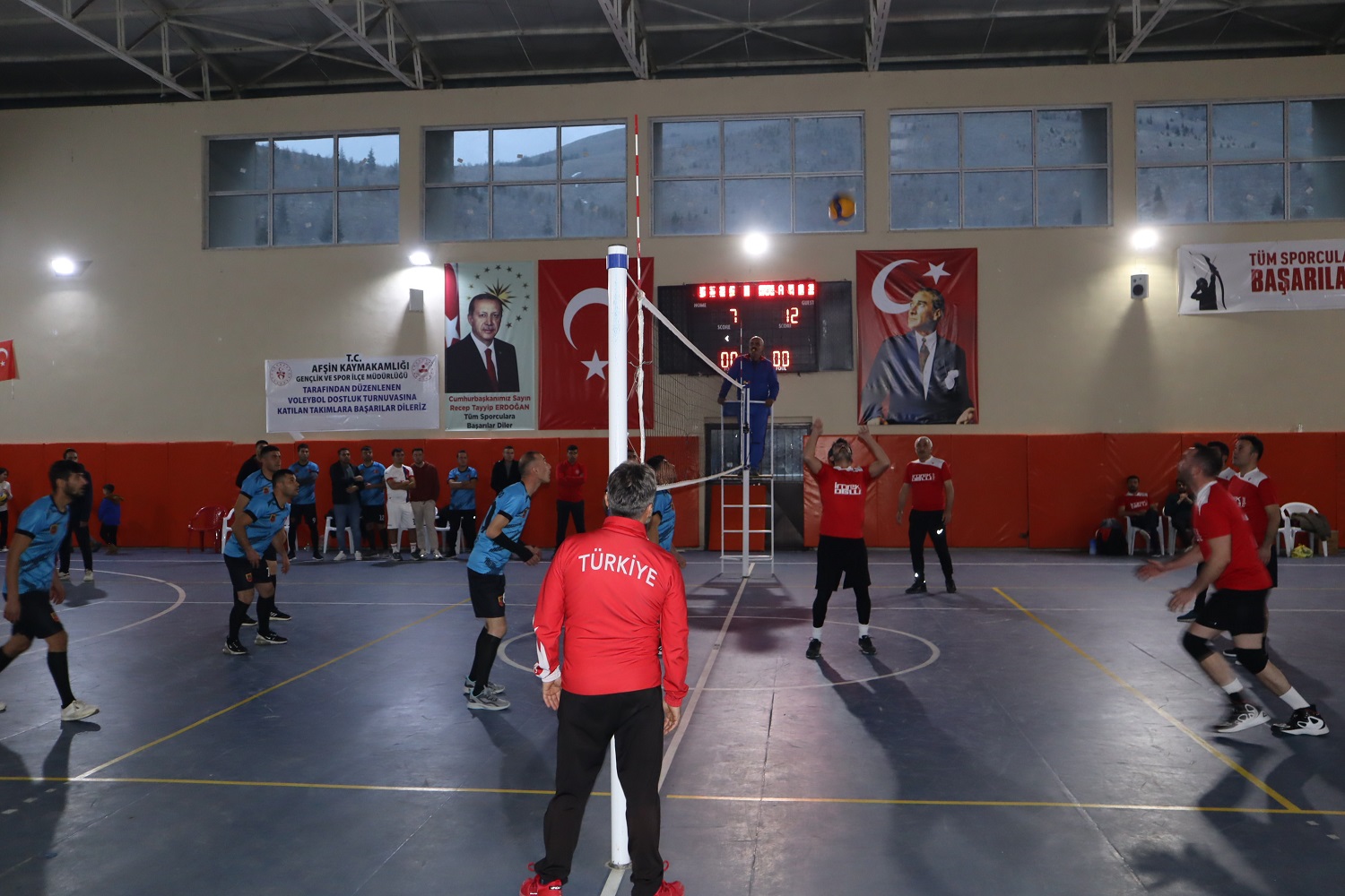 Voleybol Turnuvası Birinci Eleme Maçları Başladı (9)-1