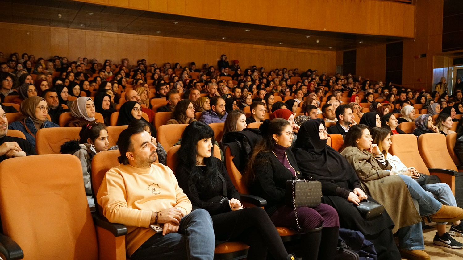 7 Güzel Adam Sahneye Taşındı (2)