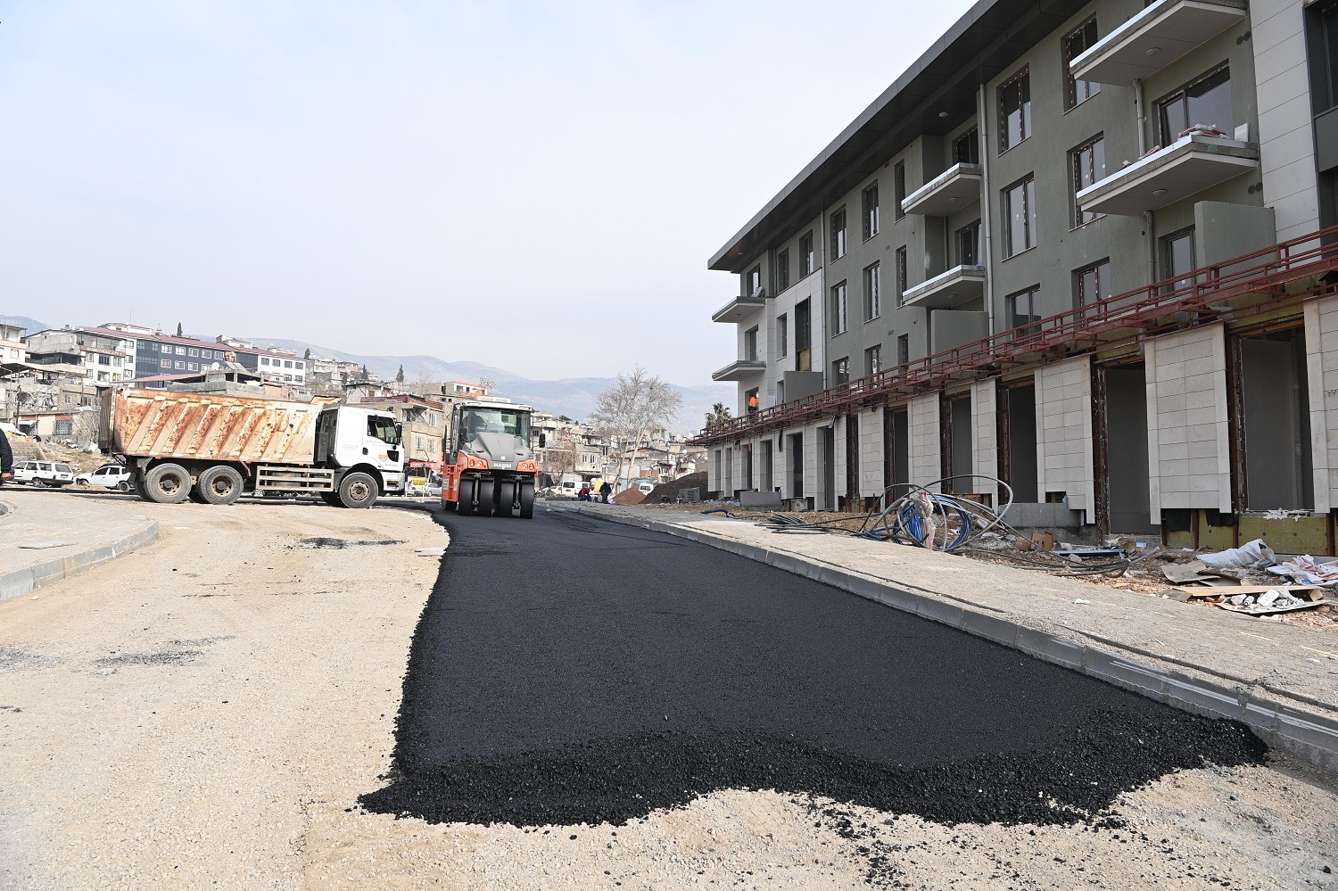 Büyükşehir, Azerbaycan Mahallesi’nin Ulaşım Ağını Titizlikle Örüyor (1)