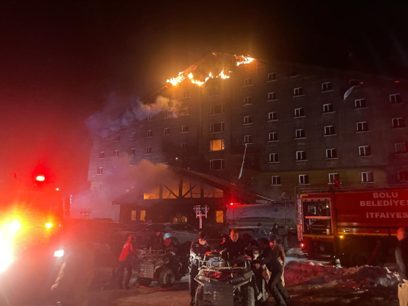 Kartalkaya Kayak Merkezi'nde Otel Yangını (3)