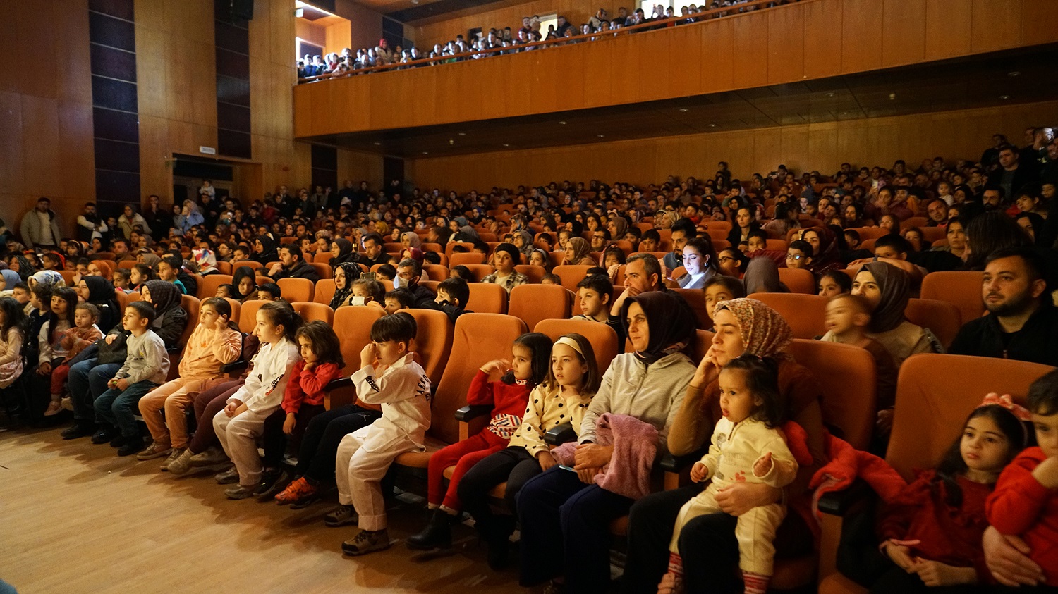 Sahne Maraş Oynadı, Çocuklar Kahkahaya Doydu (3)