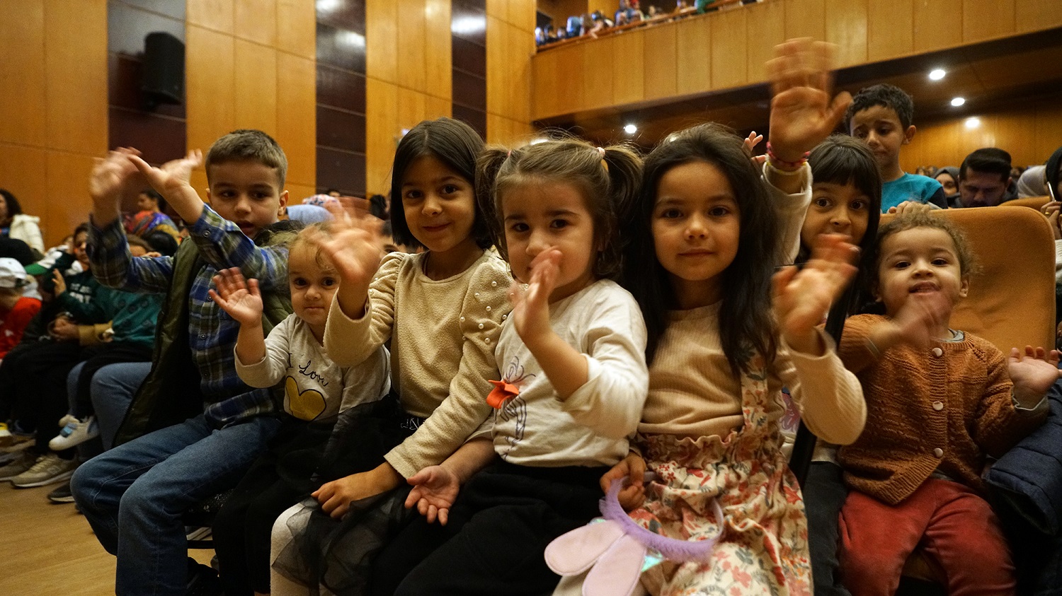 Sahne Maraş Oynadı, Çocuklar Kahkahaya Doydu (4)