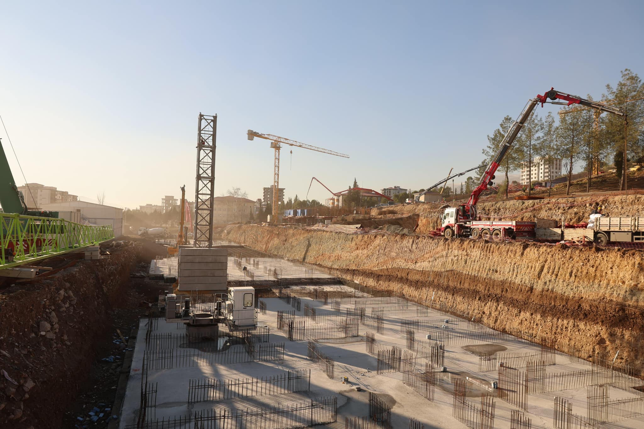 Vali Ünlüer, Doğukent Mahallesi'ndeki Yerinde Dönüşüm Çalışmalarını İnceledi3