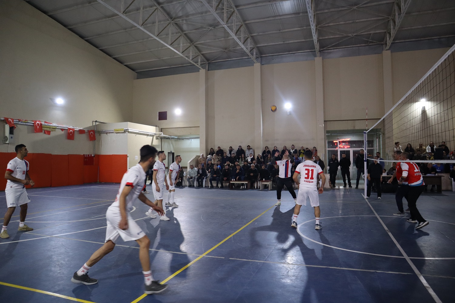 Voleybol Turnuvasında Çeyrek Final Maçları Başladı (1)