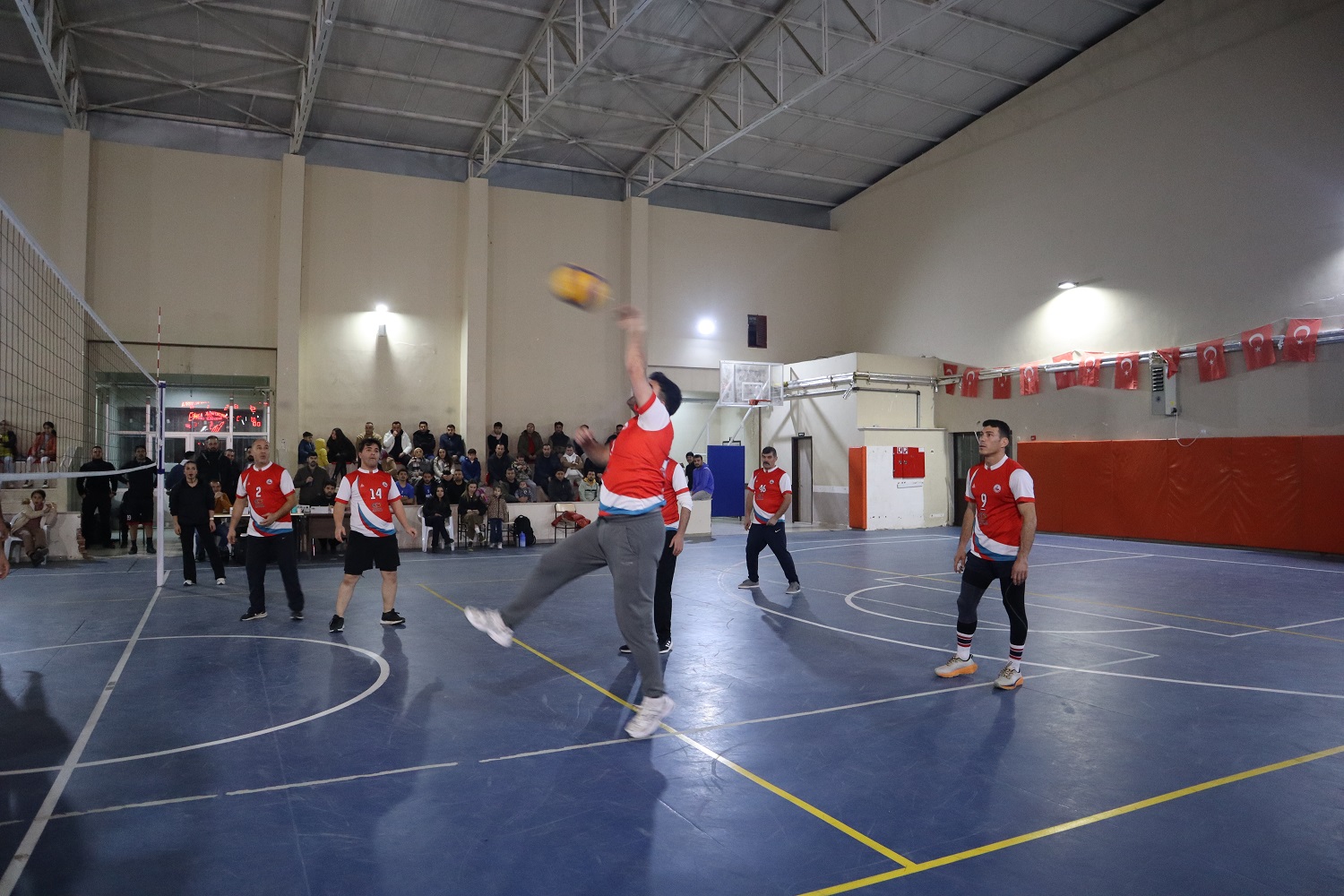 Voleybol Turnuvasında Çeyrek Final Maçları Başladı (4)