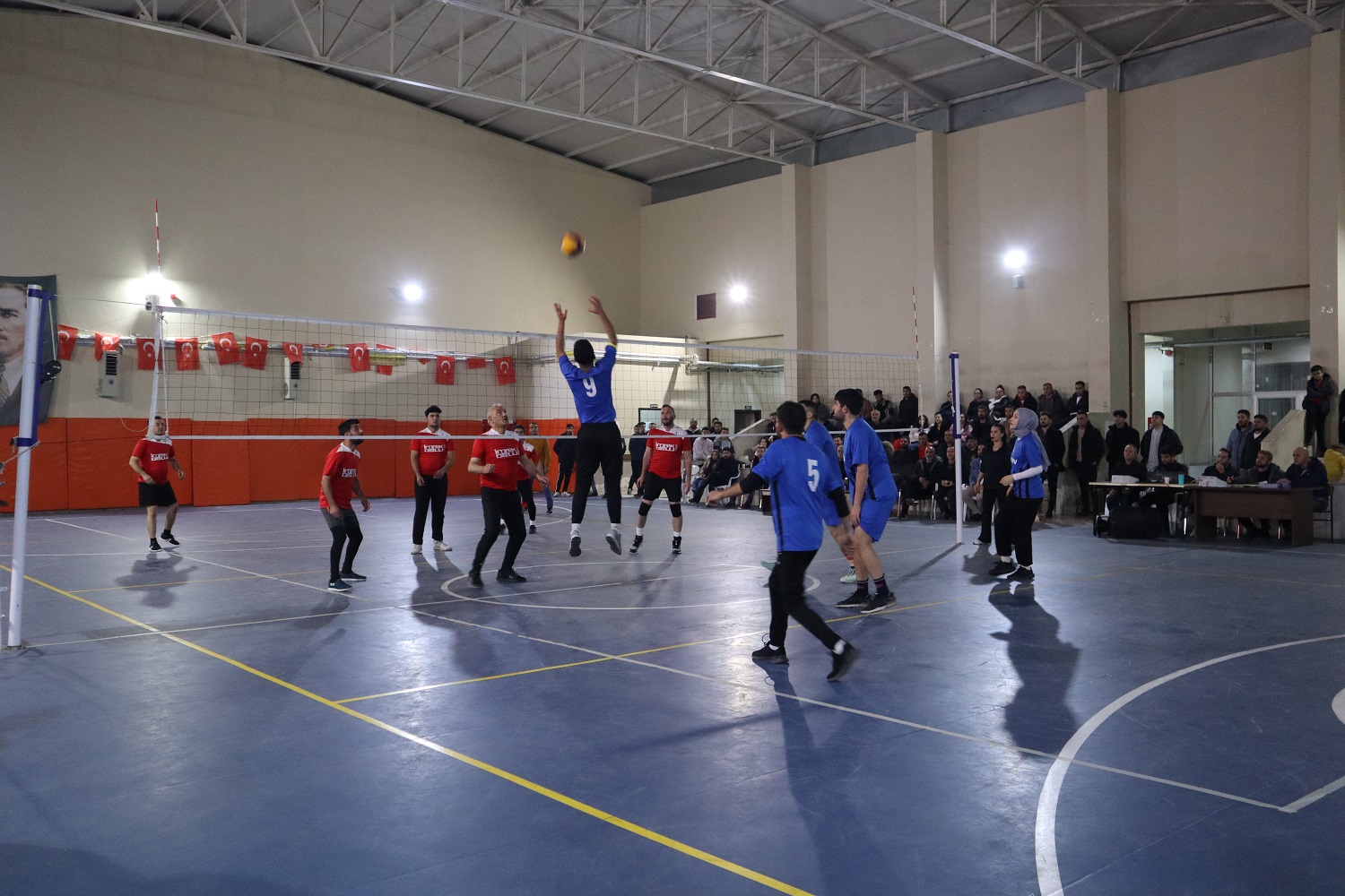 Voleybol Turnuvasında Çeyrek Final Maçları Başladı (8)