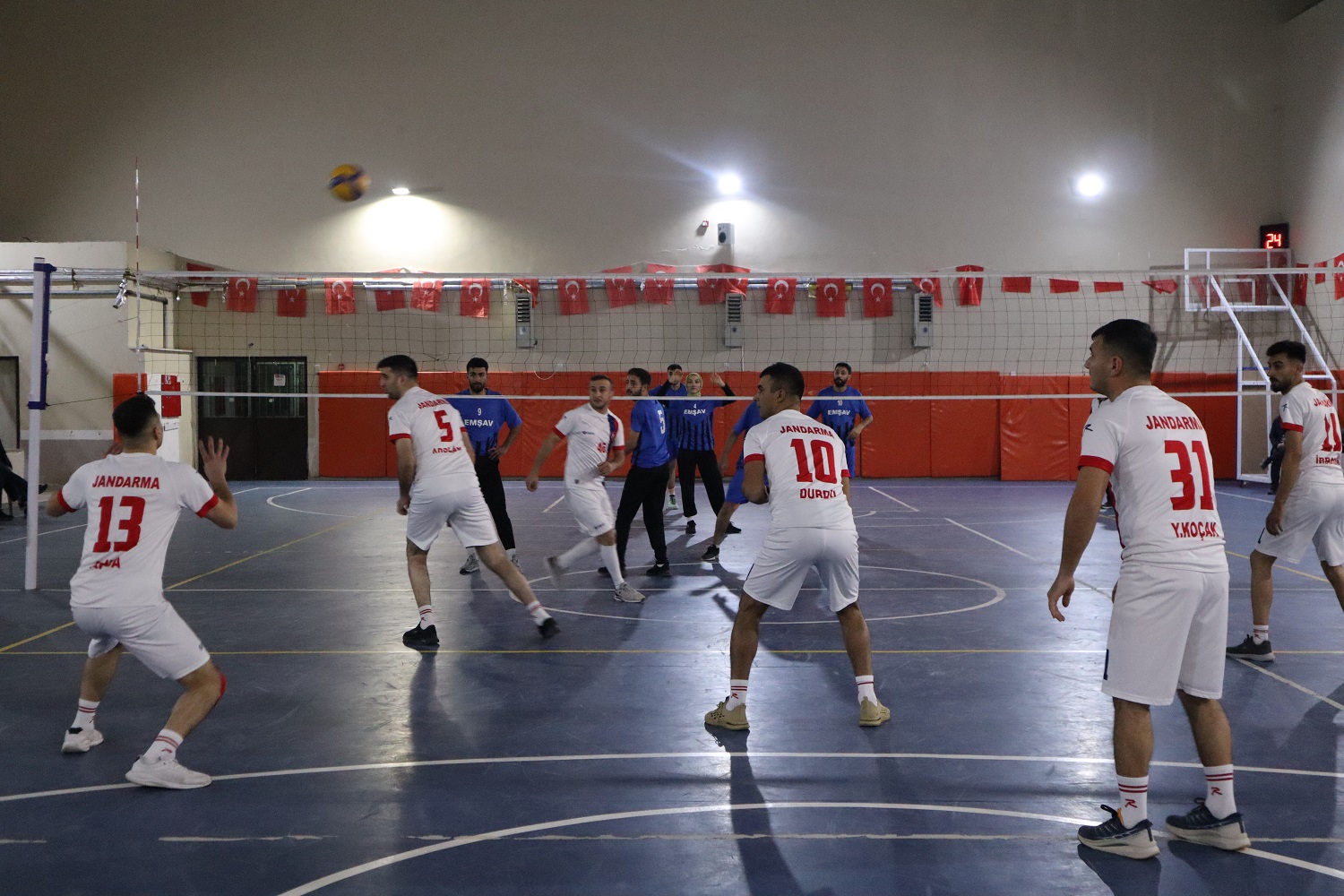 Voleybol Turnuvasında Finale Kalan Takımlar Belli Oldu (2)