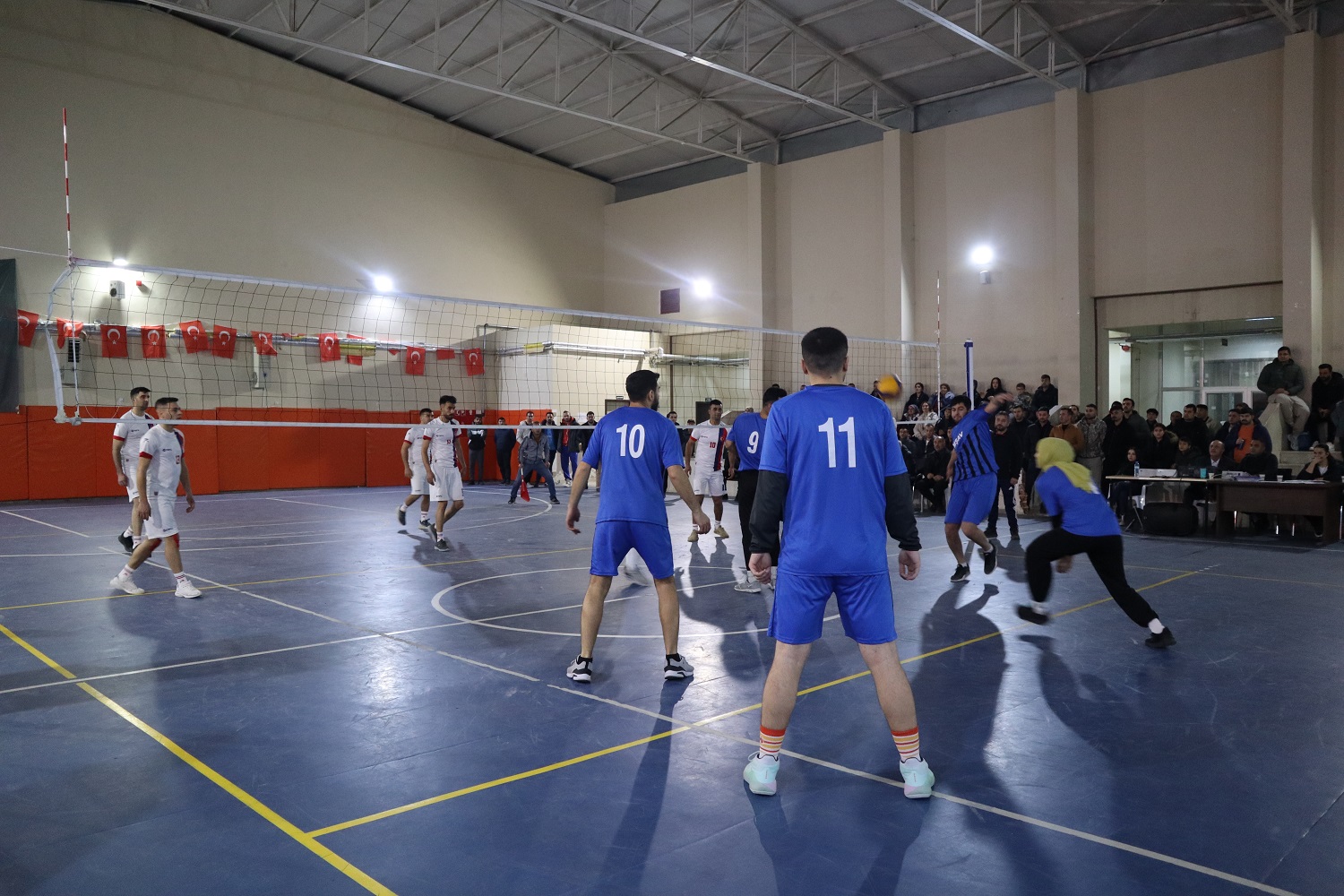 Voleybol Turnuvasında Finale Kalan Takımlar Belli Oldu (4)