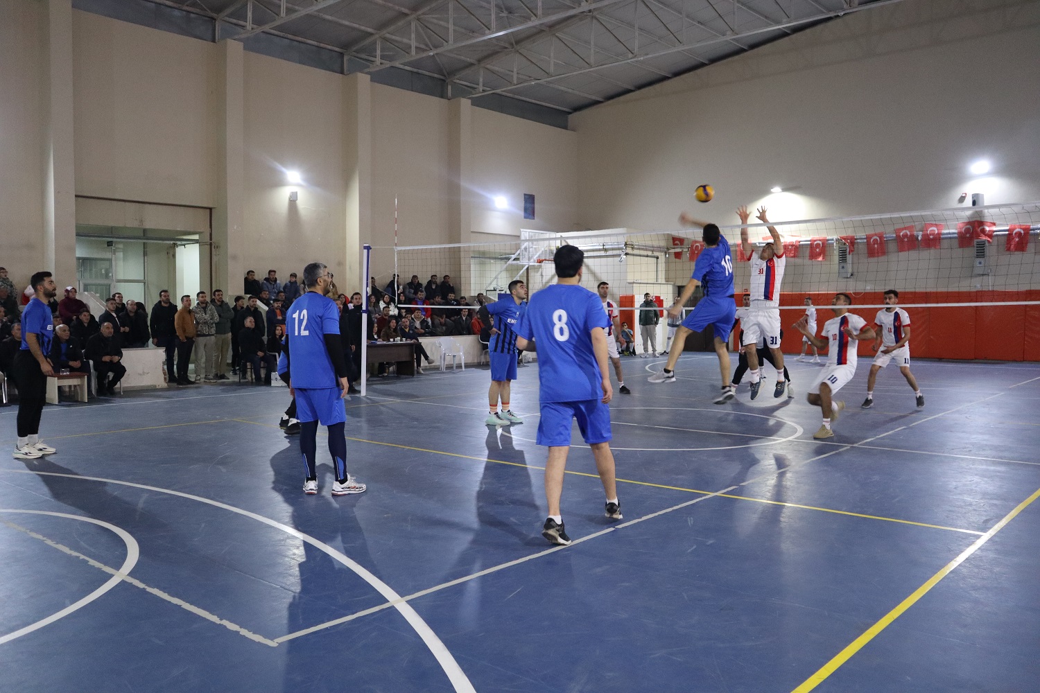 Voleybol Turnuvasında Finale Kalan Takımlar Belli Oldu (6)