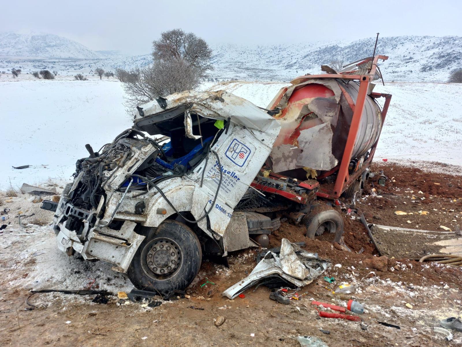 Yakıt Tankeri Devrildi 1 Yaralı (1)