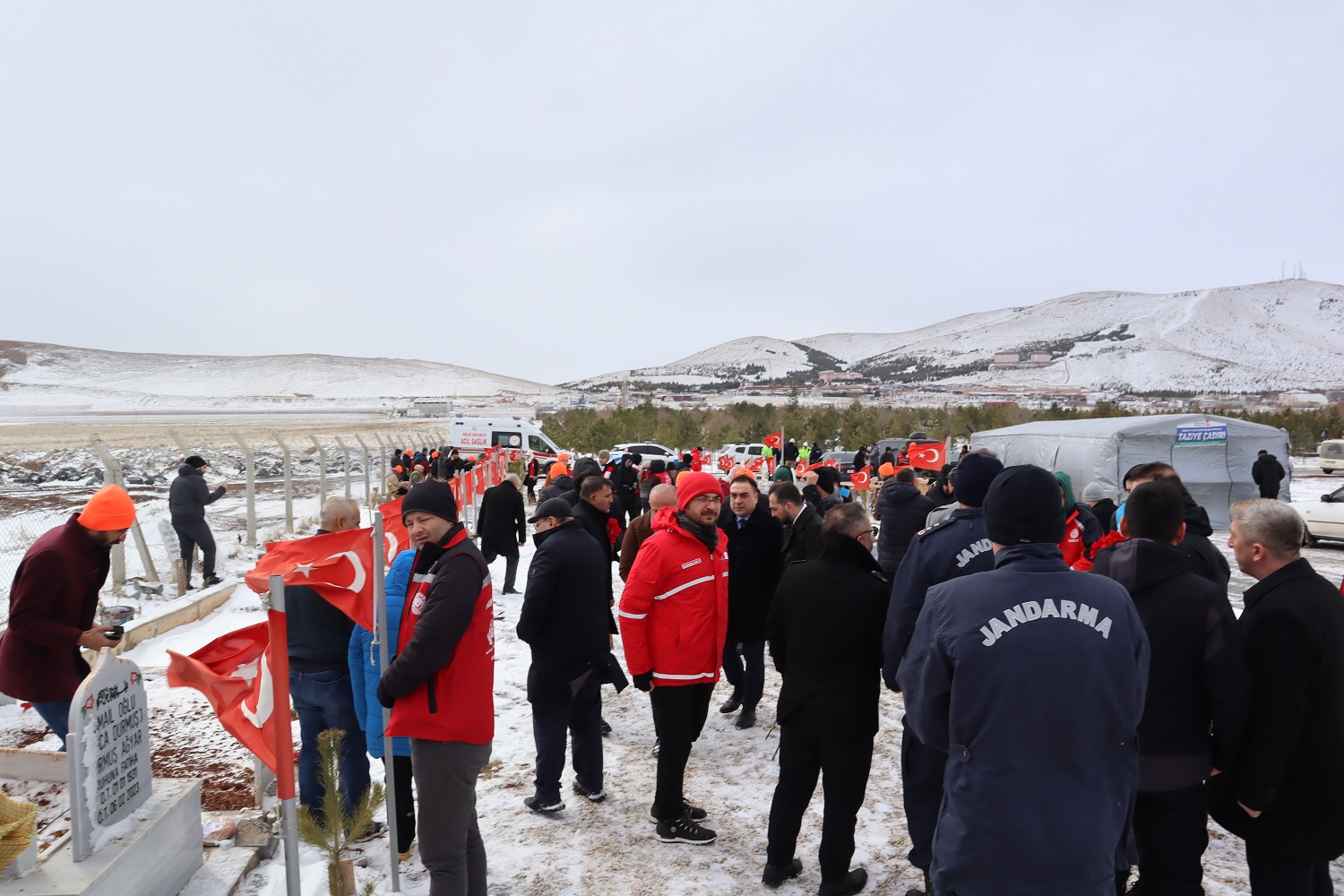 Afşin’de Depremde Hayatını Kaybedenler Mezarı Başında Anıldı (14)