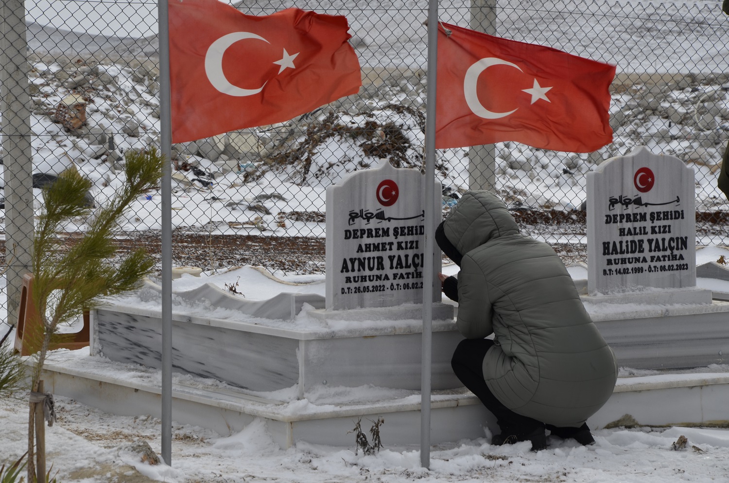 Afşin’de Depremde Hayatını Kaybedenler Mezarı Başında Anıldı (19)