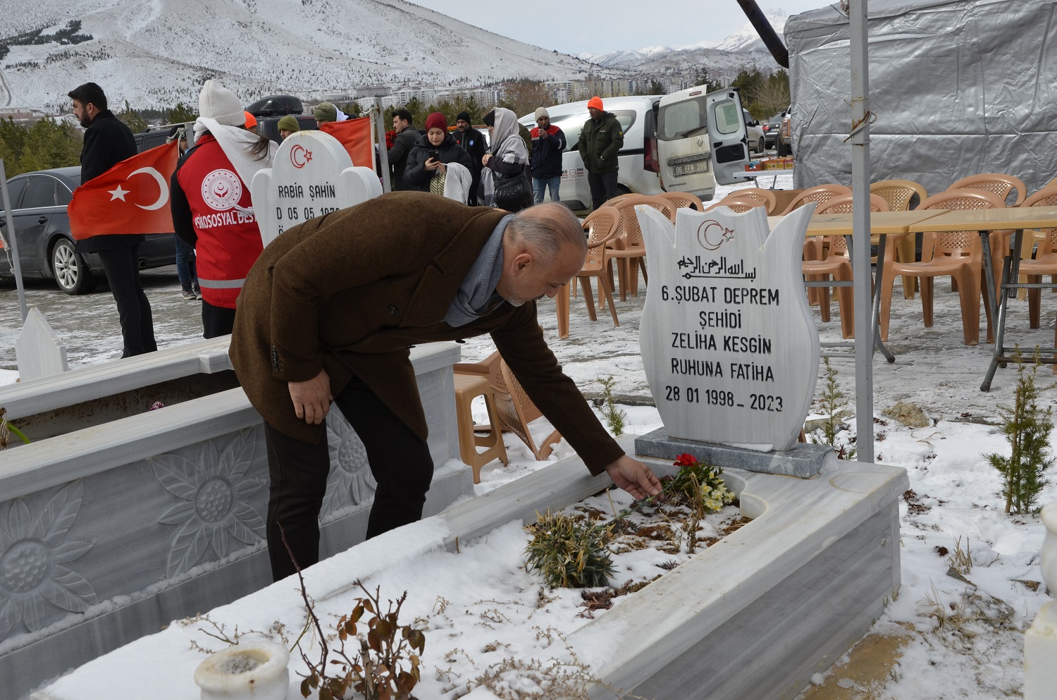 Afşin’de Depremde Hayatını Kaybedenler Mezarı Başında Anıldı (4)