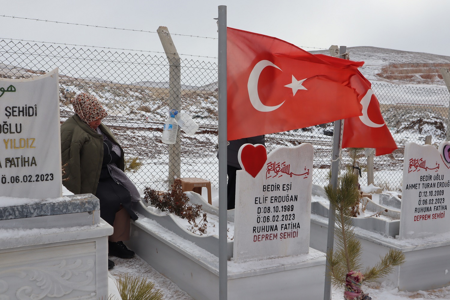 Afşin’de Depremde Hayatını Kaybedenler Mezarı Başında Anıldı (9)