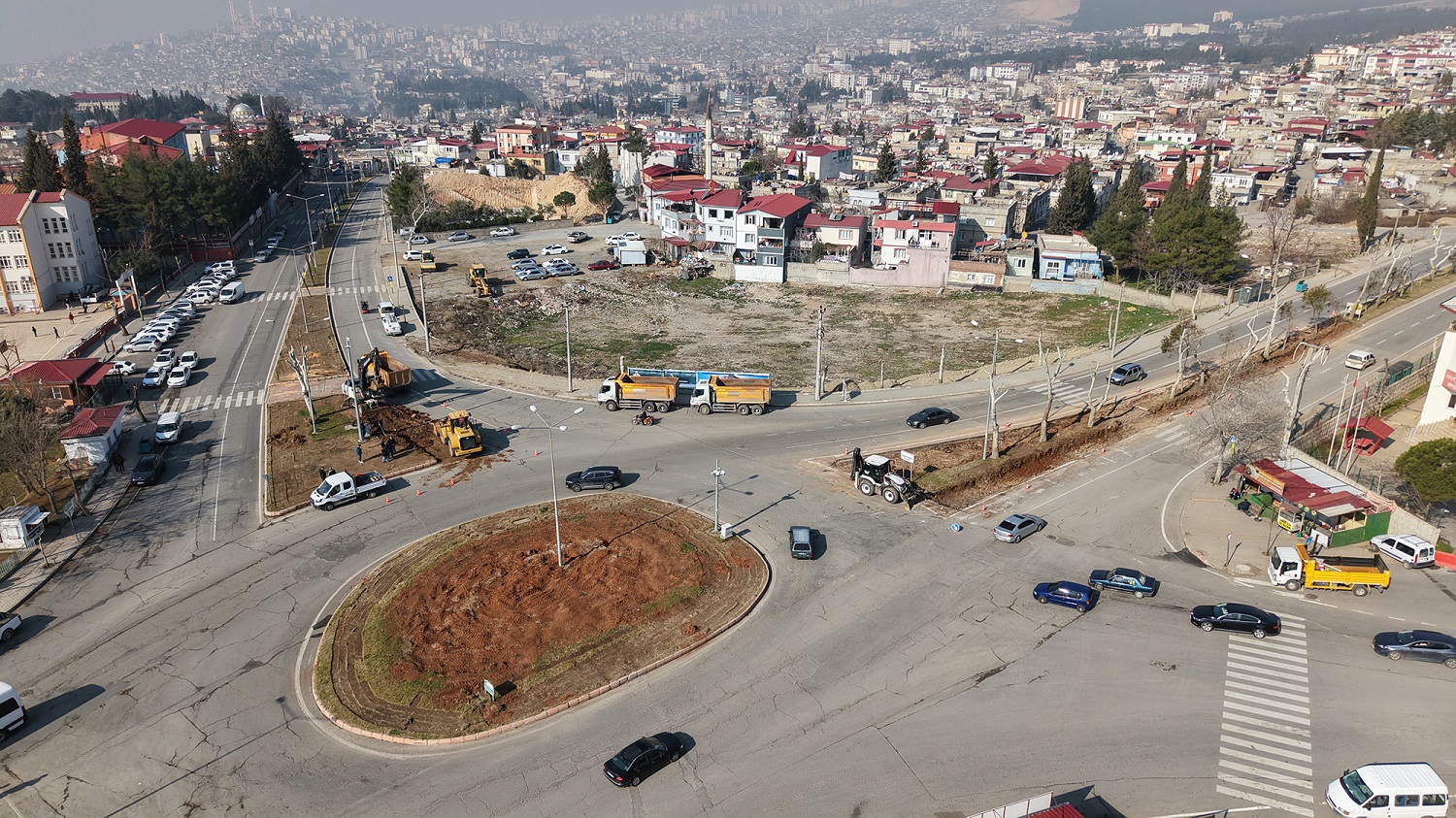 Büyükşehir, Sütçü İmam Kavşağı’nda Ulaşım Güvenliğini Artırıyor (3)