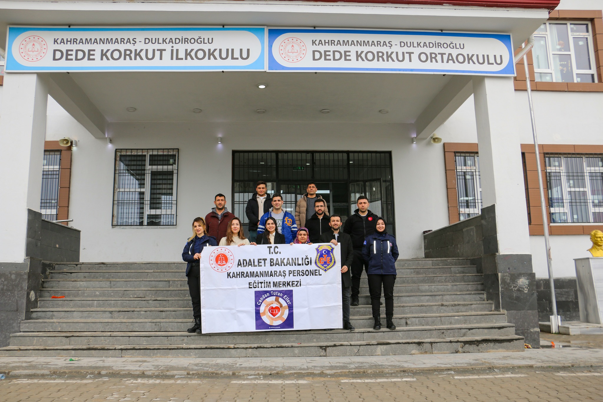 Candan Tutan Eller Projesiyle Öğrencilere Ayakkabı Hediyesi Verildi2