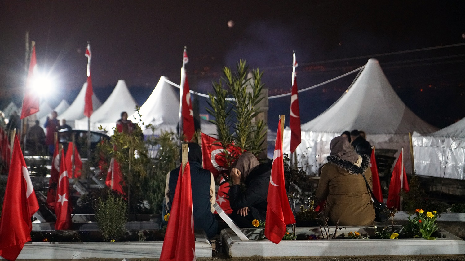 Deprem Şehitleri, Asrın Felaketinin Yıl Dönümünde Dualarla Yâd Ediliyor (2)