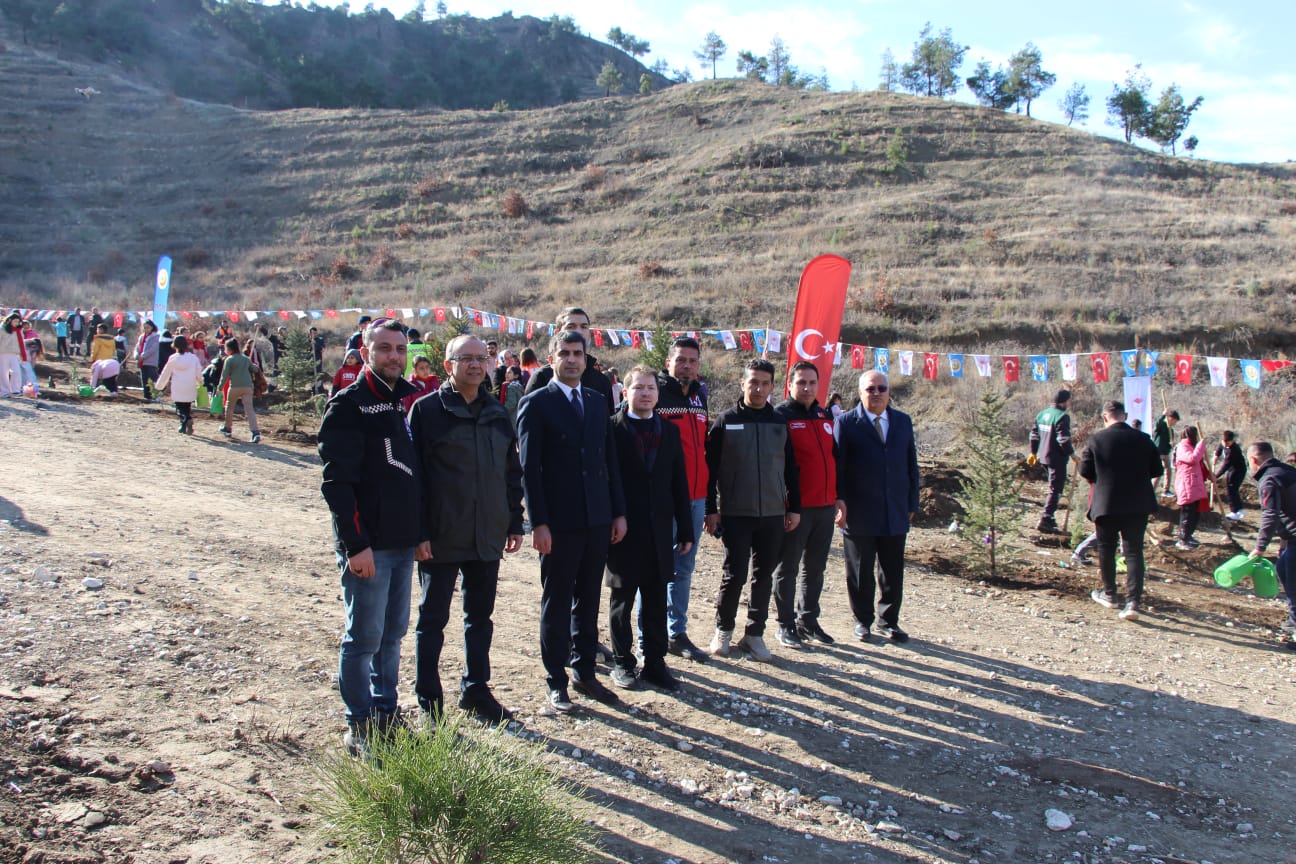 Kahramanmaraş'ta Şehit Öğrenciler Anısına Fidan Dikim Etkinliği Gerçekleştirildi8