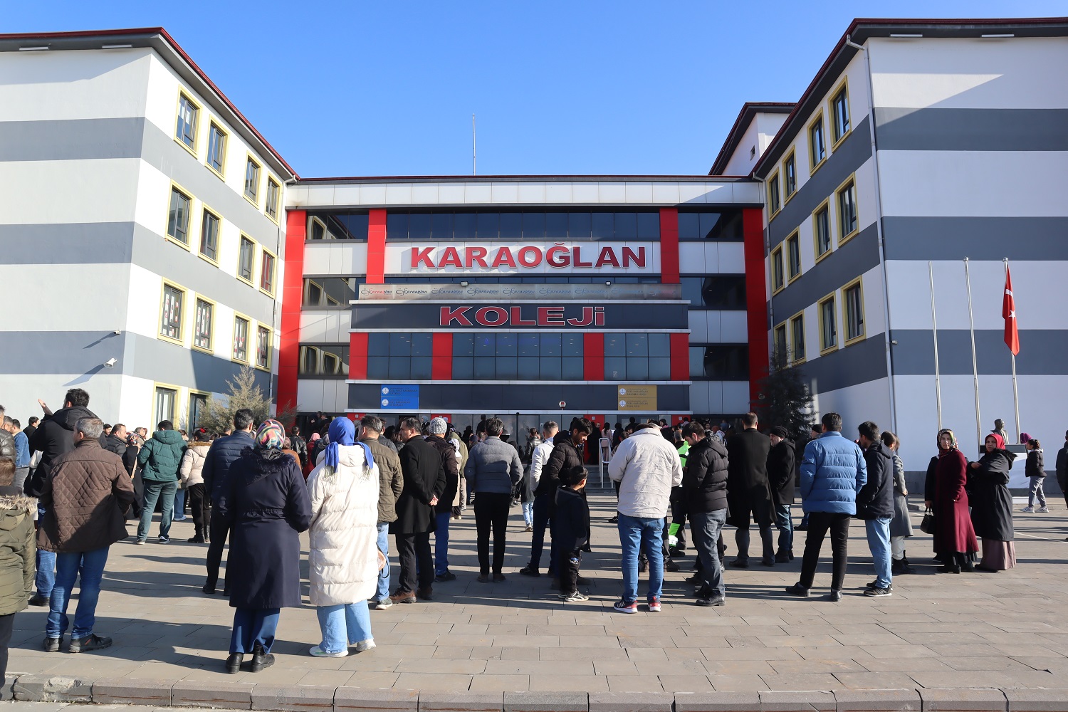 Karaoğlan Koleji'nin Bursluluk Sınavı Yoğun İlgi Gördü (1)