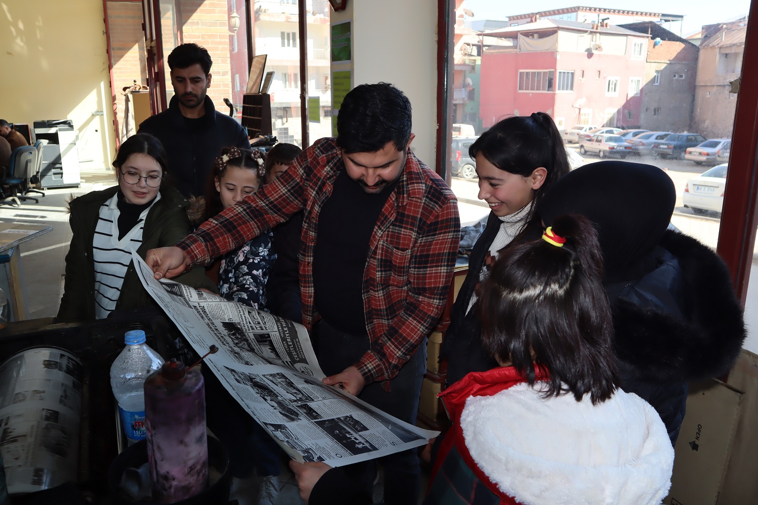 Nadır Ortaokulu Öğrencileri Gazete Baskısını Yerinde İnceledi (7)