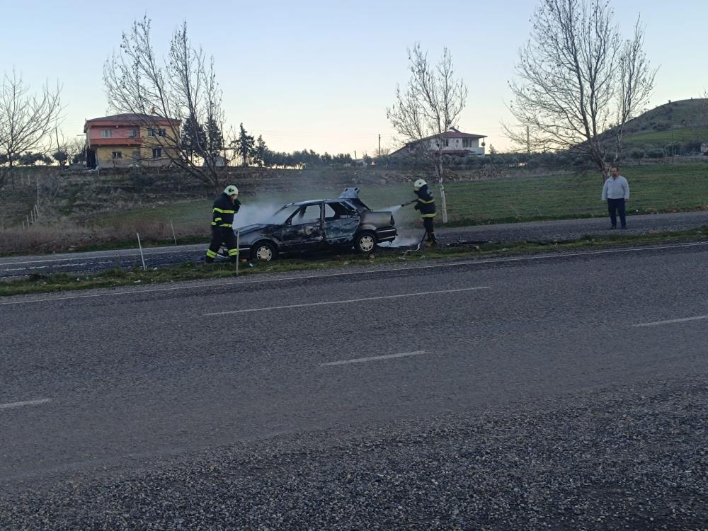 Seyir Halindeki Otomobil Alev Aldı 2