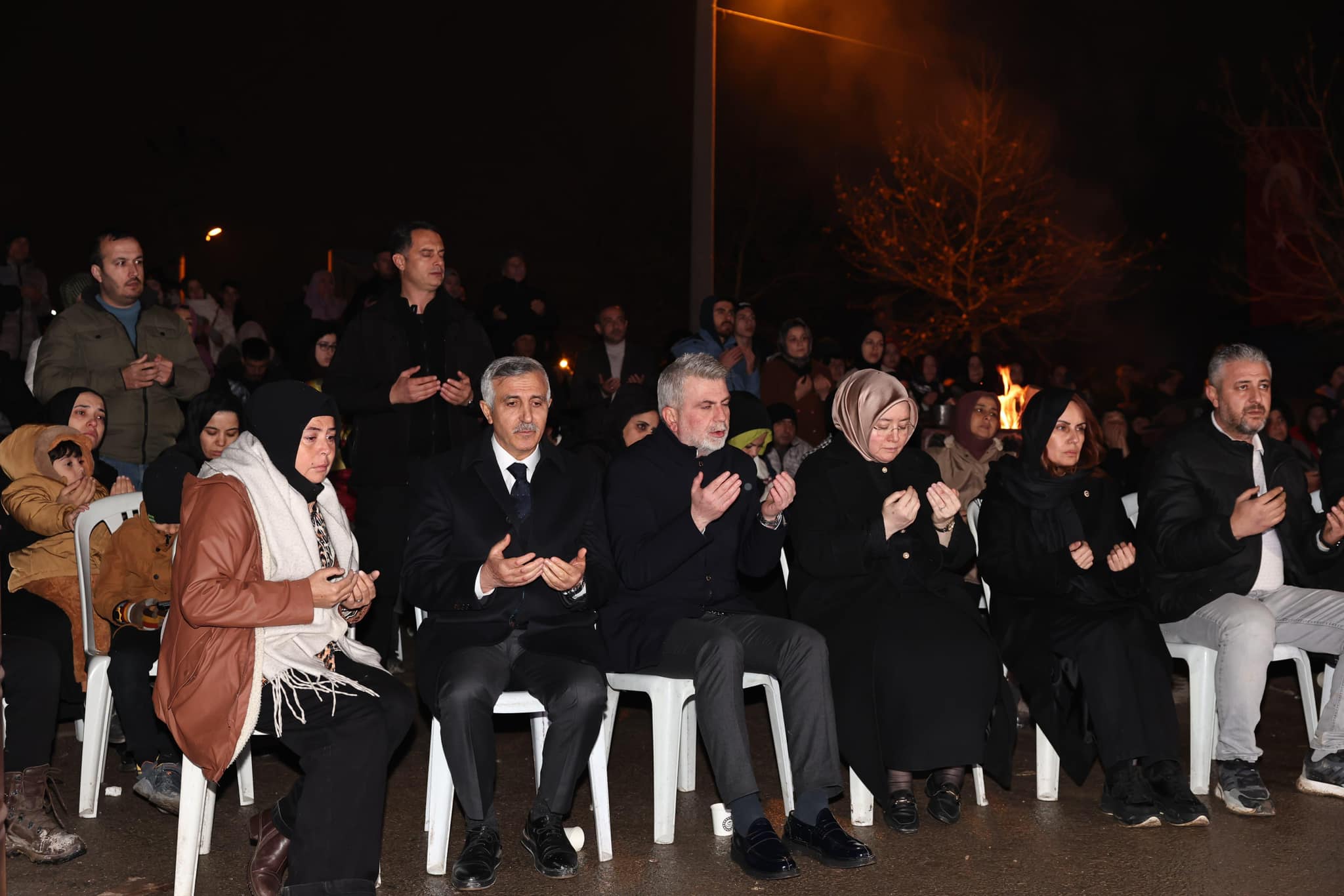 Vali Ünlüer, Depremzedelerin Acılarını Paylaştı4