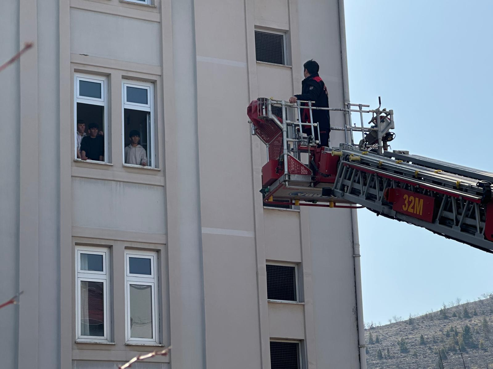 Afşin Fen Lisesinde Yangın Tatbikatı Gerçekleştirildi