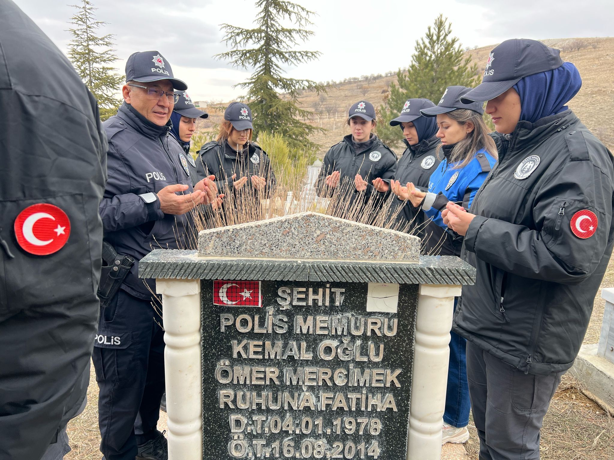 Afşin’de Şehit Mezarlıklarının Bakımı Yapıldı (2)