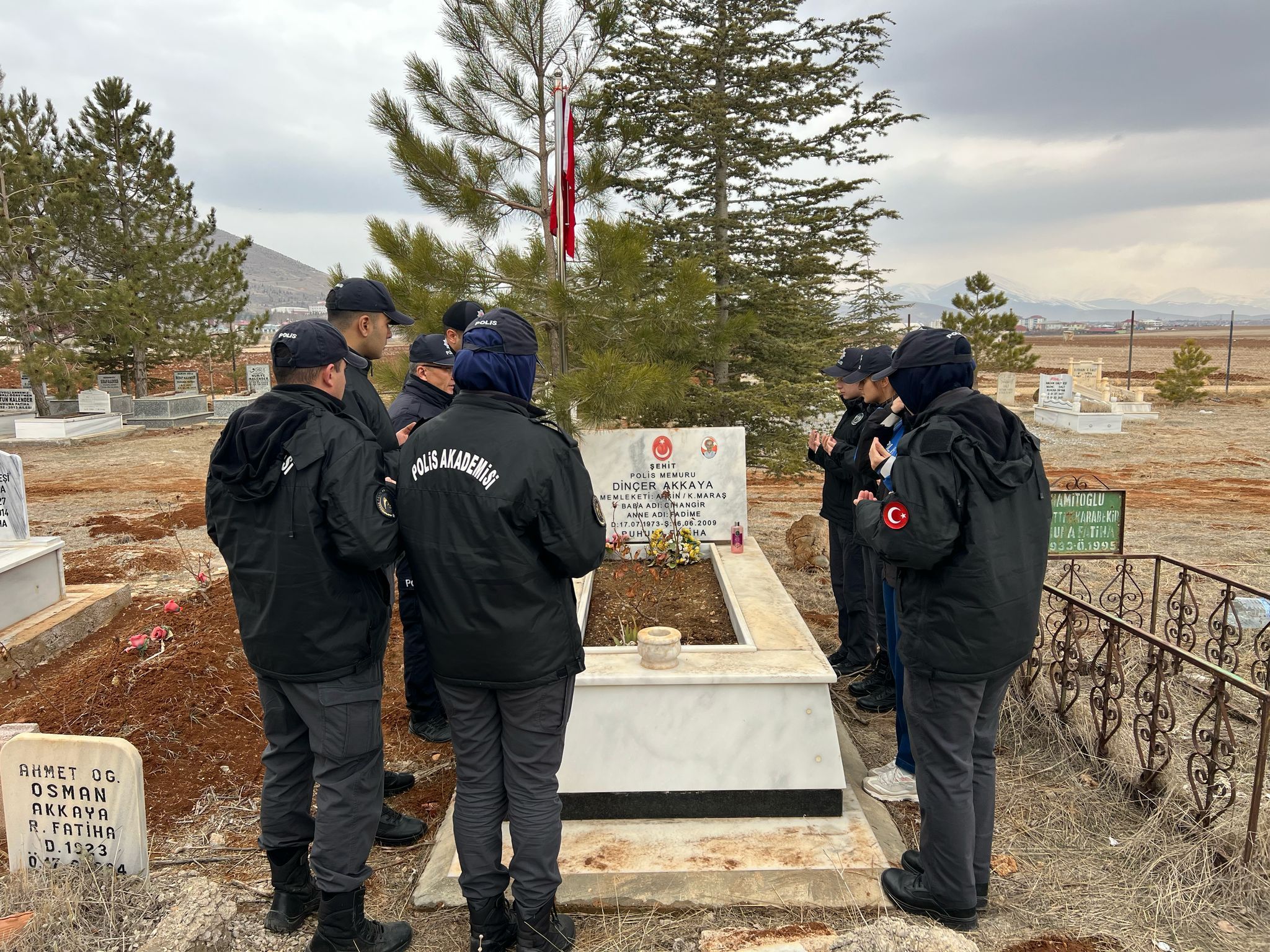 Afşin’de Şehit Mezarlıklarının Bakımı Yapıldı (4)