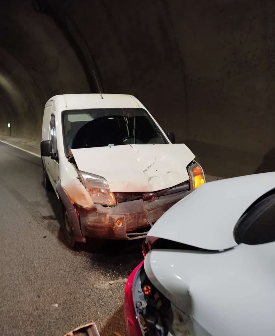 Göksun Tünellerinde Trafik Kazası 1 Yaralı (3)