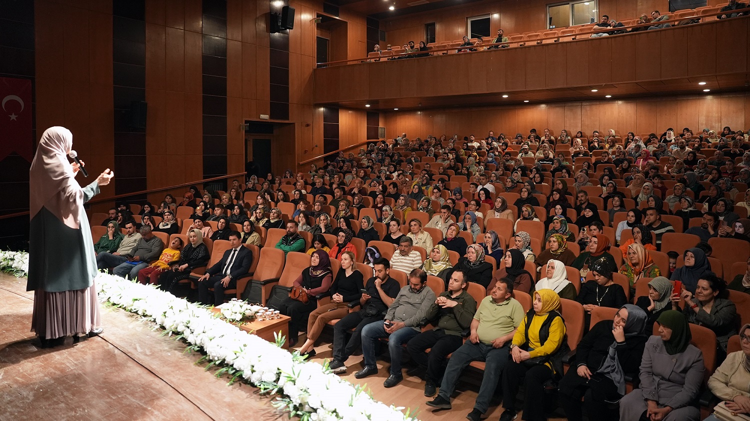 Gönüllere Dokunan Sohbet; Saliha Erdim Kahramanmaraşlılara Seslendi (1)