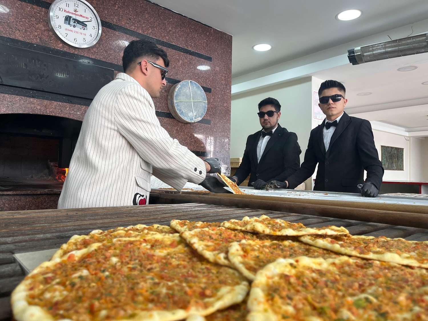 Kahramanmaraş'ta Takım Elbiseli Fırıncılar (1)