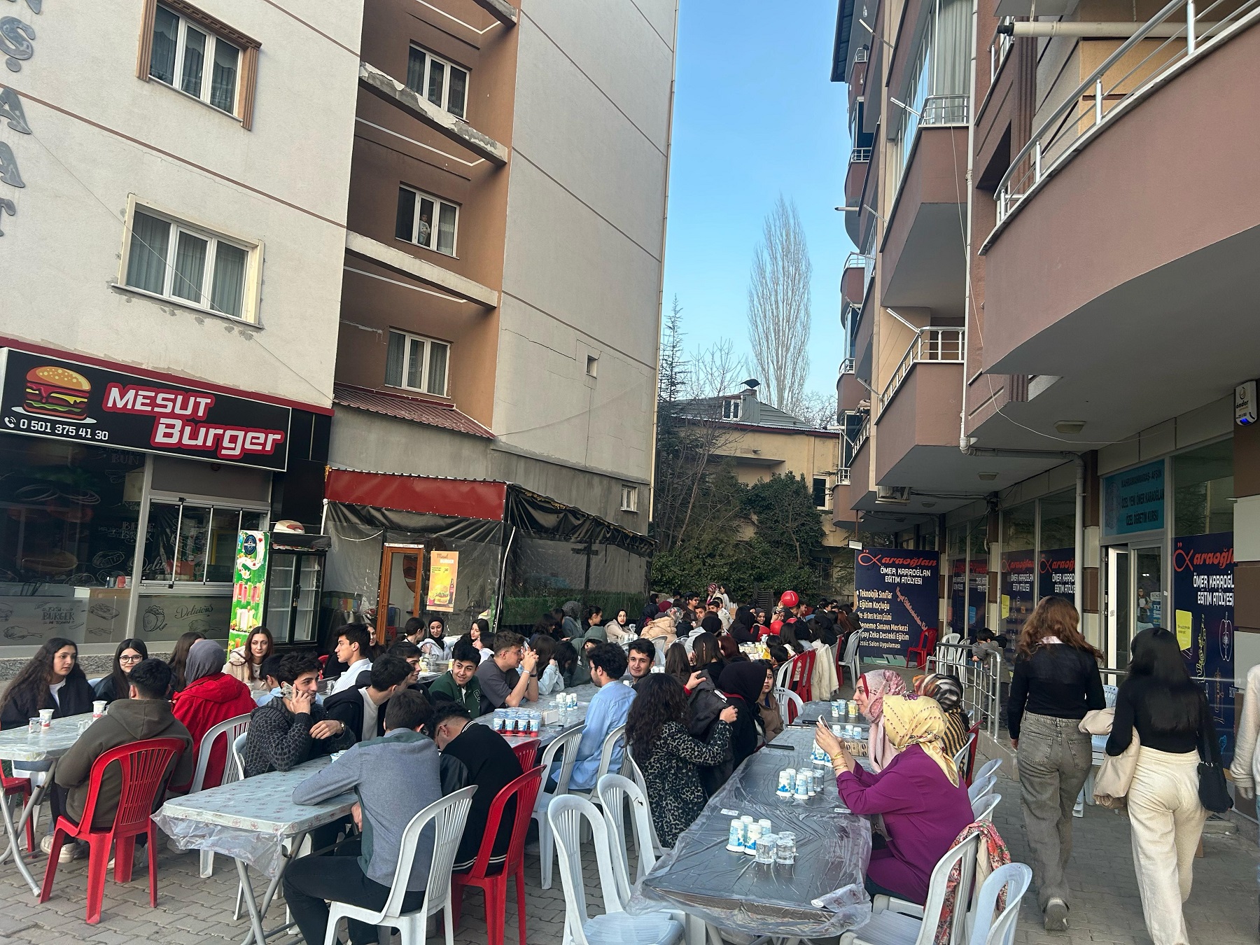 Ömer Karaoğlan Eğitim Atölyesi'nde Öğrenciler İftarda Buluştu 3-1