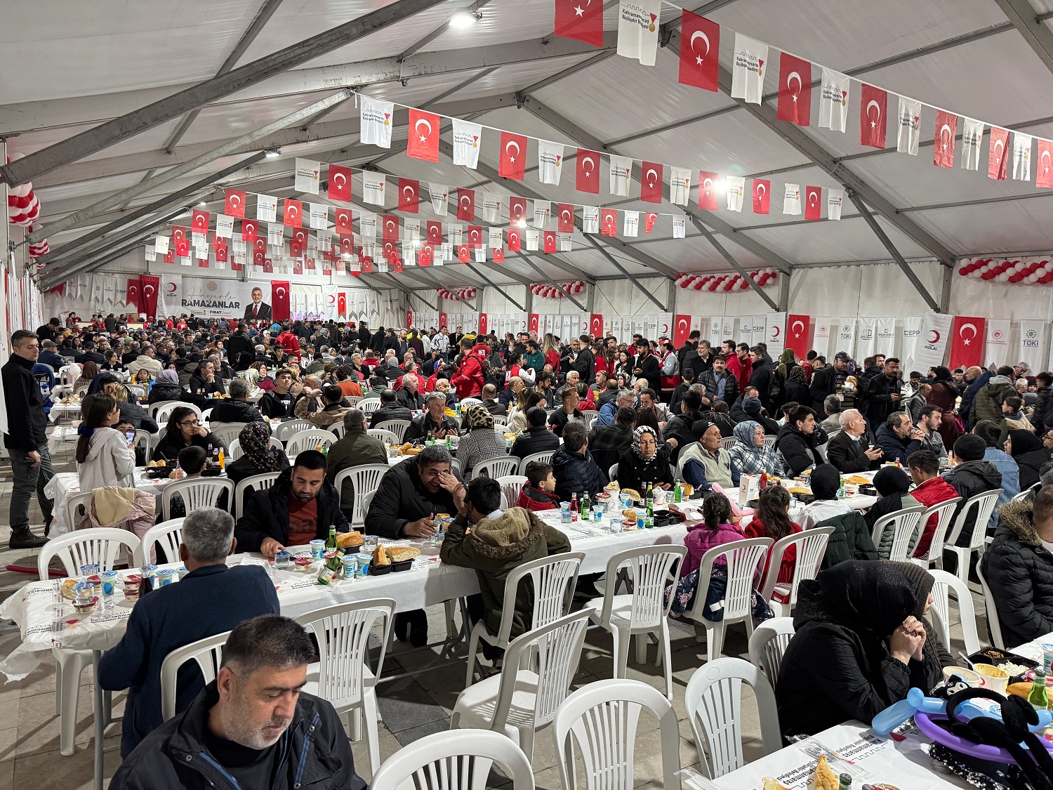 Türk Kızılay Genel Başkanı Yılmaz, Kahramanmaraş'ta Depremzedelerle İftar Yaptı (6)