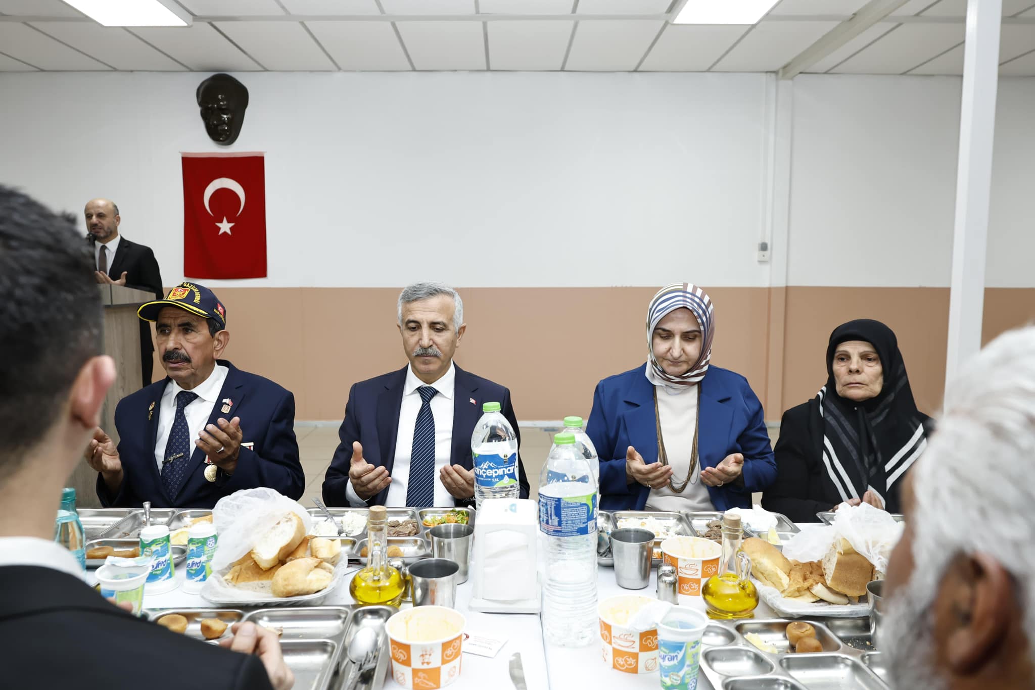 Vali Ünlüer, Şehit Aileleri Ve Gazilerle İftar Yaptı1