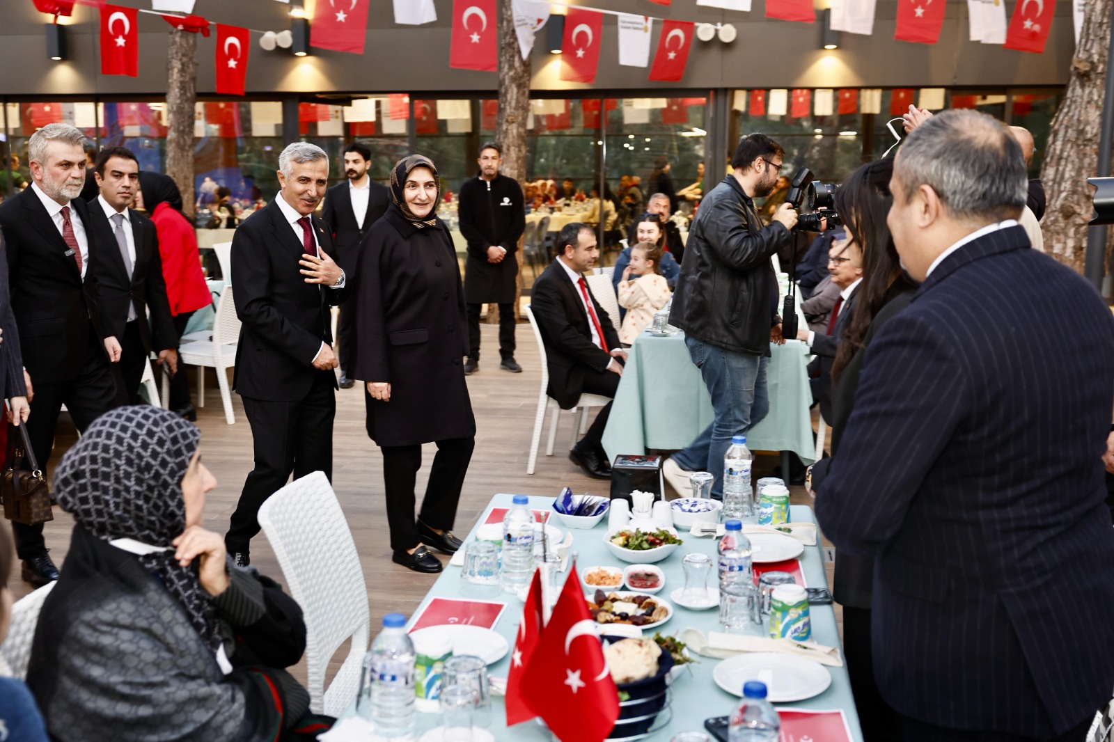 Valimiz Mükerrem Ünlüer, İftarını Şehitlerin Kıymetli Aileleriyle Yaptı