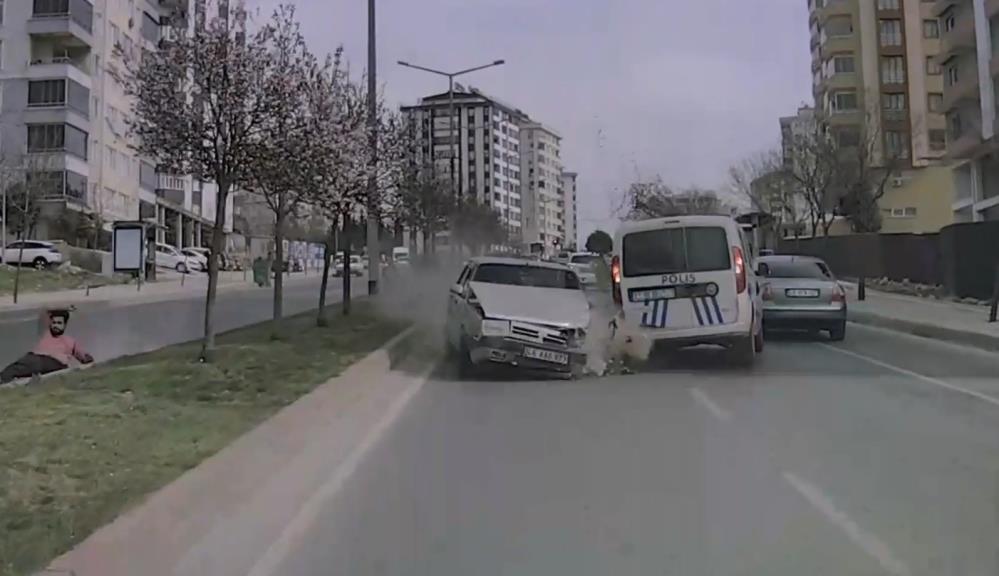 Zincirleme Trafik Kazası Araç Kamerasına Yansıdı 2’Si Polis 4 Yaralı 2