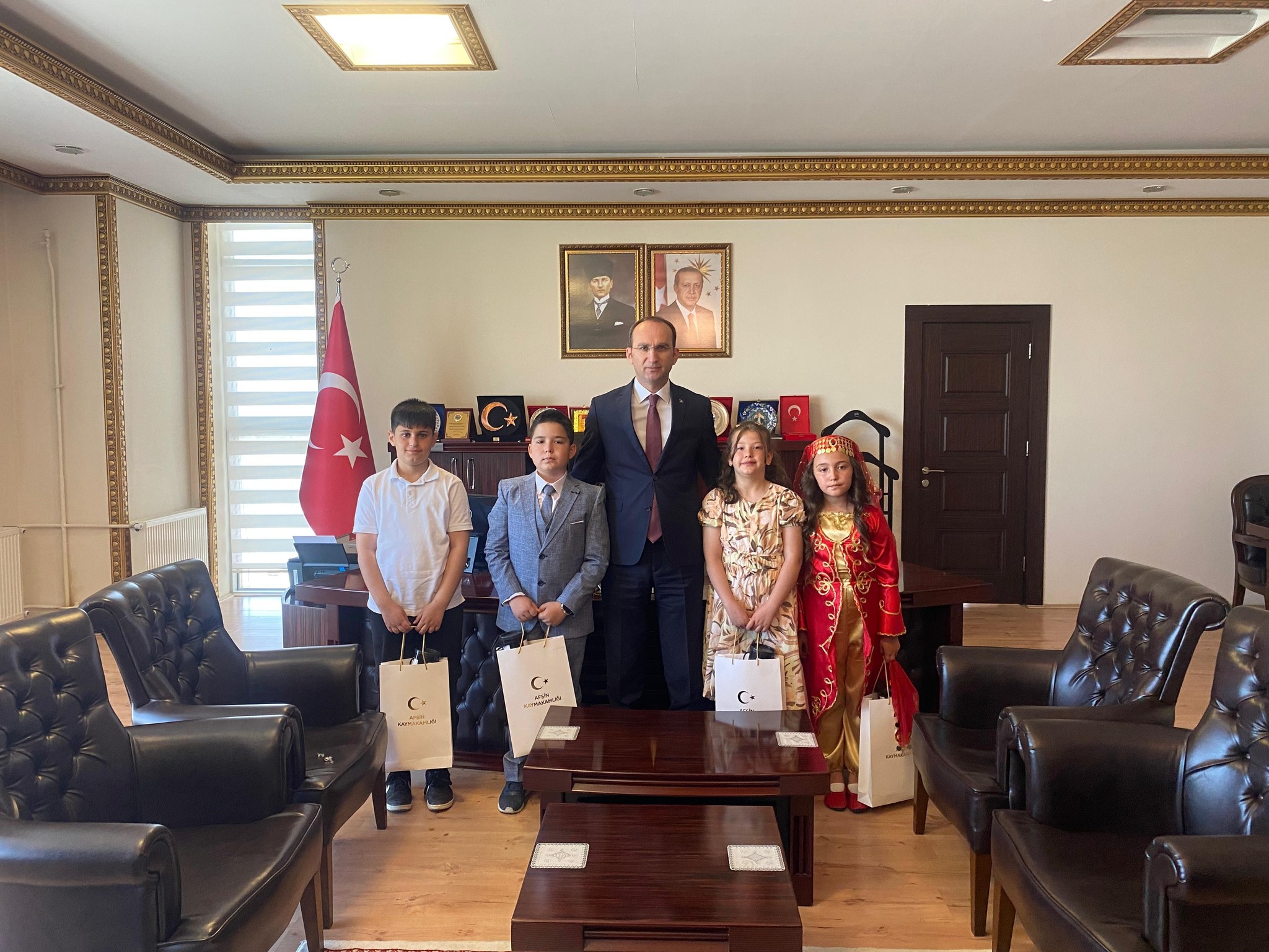 Afşin Kaymakamlığı Koltuğu 23 Nisan’da Minik Öğrencilere Emanet Edildi (5)