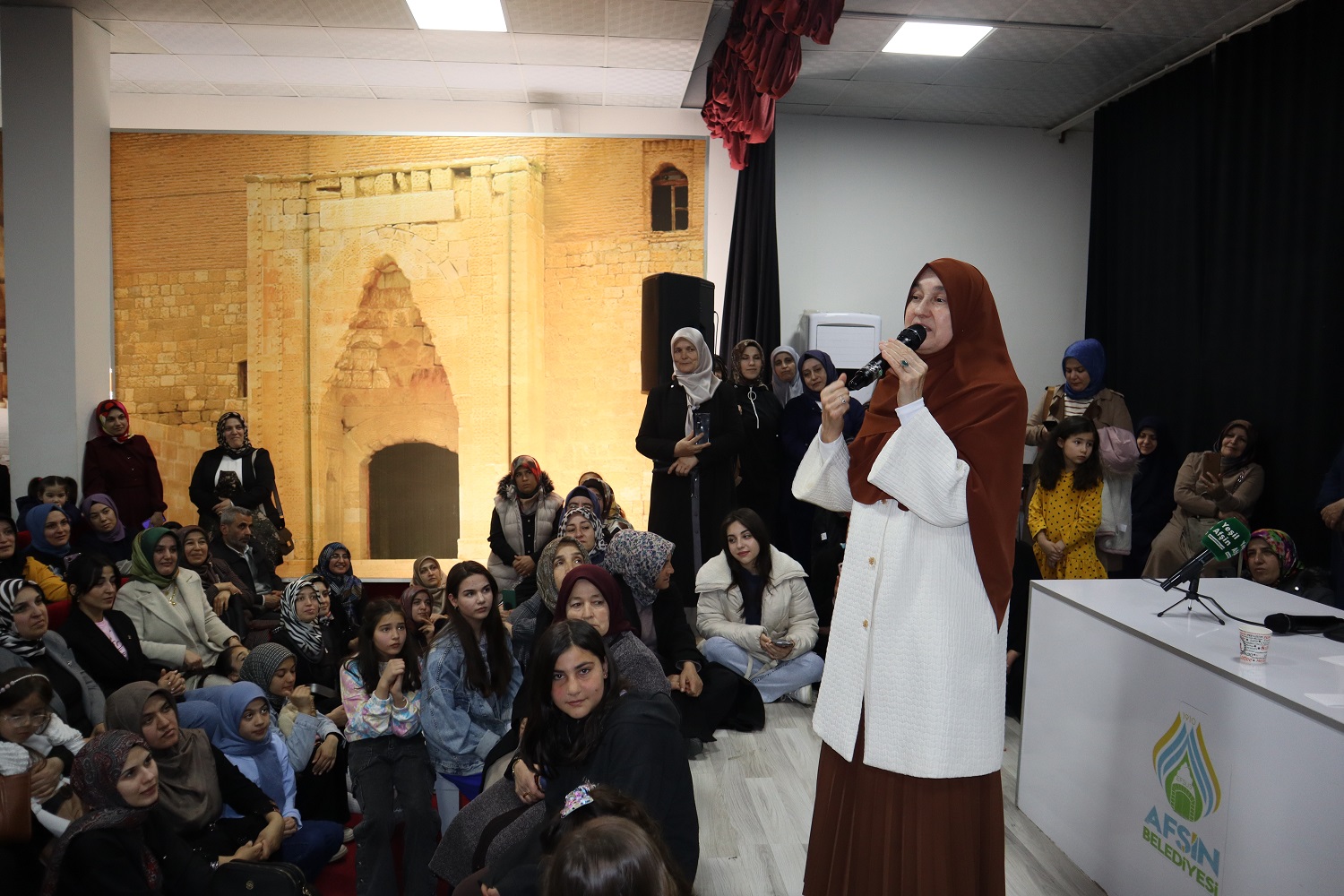 Afşin’de Saliha Erdim Söyleşisine Yoğun İlgi (1)
