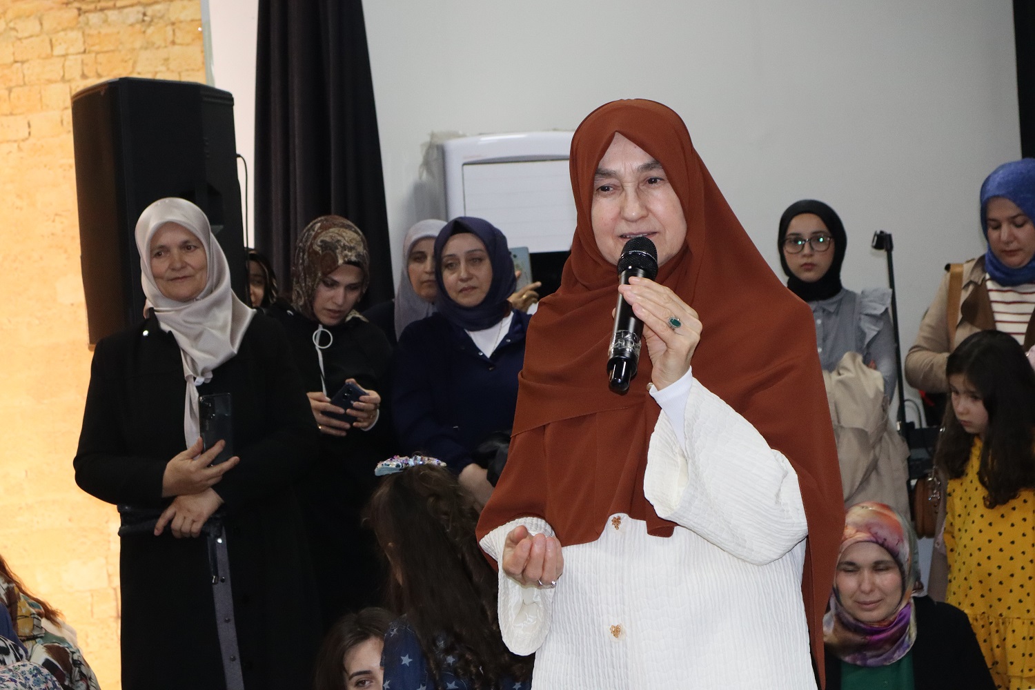 Afşin’de Saliha Erdim Söyleşisine Yoğun İlgi (2)