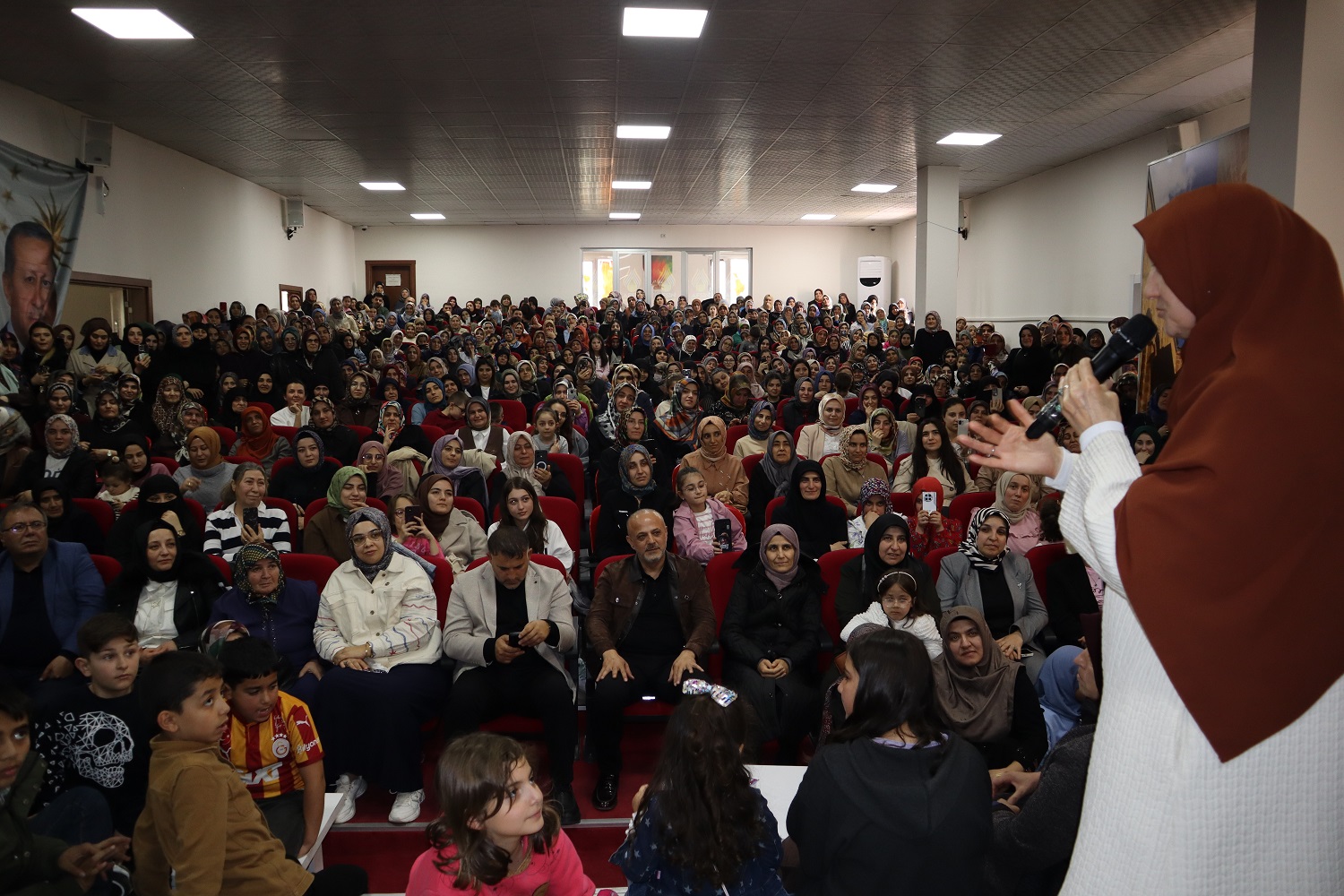 Afşin’de Saliha Erdim Söyleşisine Yoğun İlgi (3)