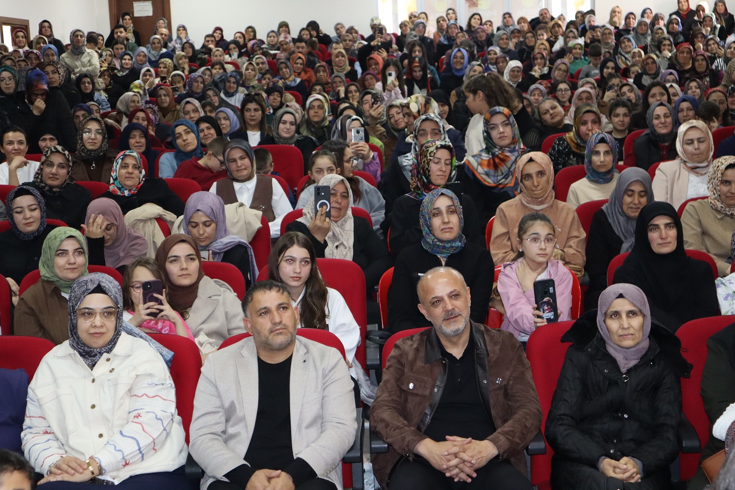 Afşin’de Saliha Erdim Söyleşisine Yoğun İlgi (4)