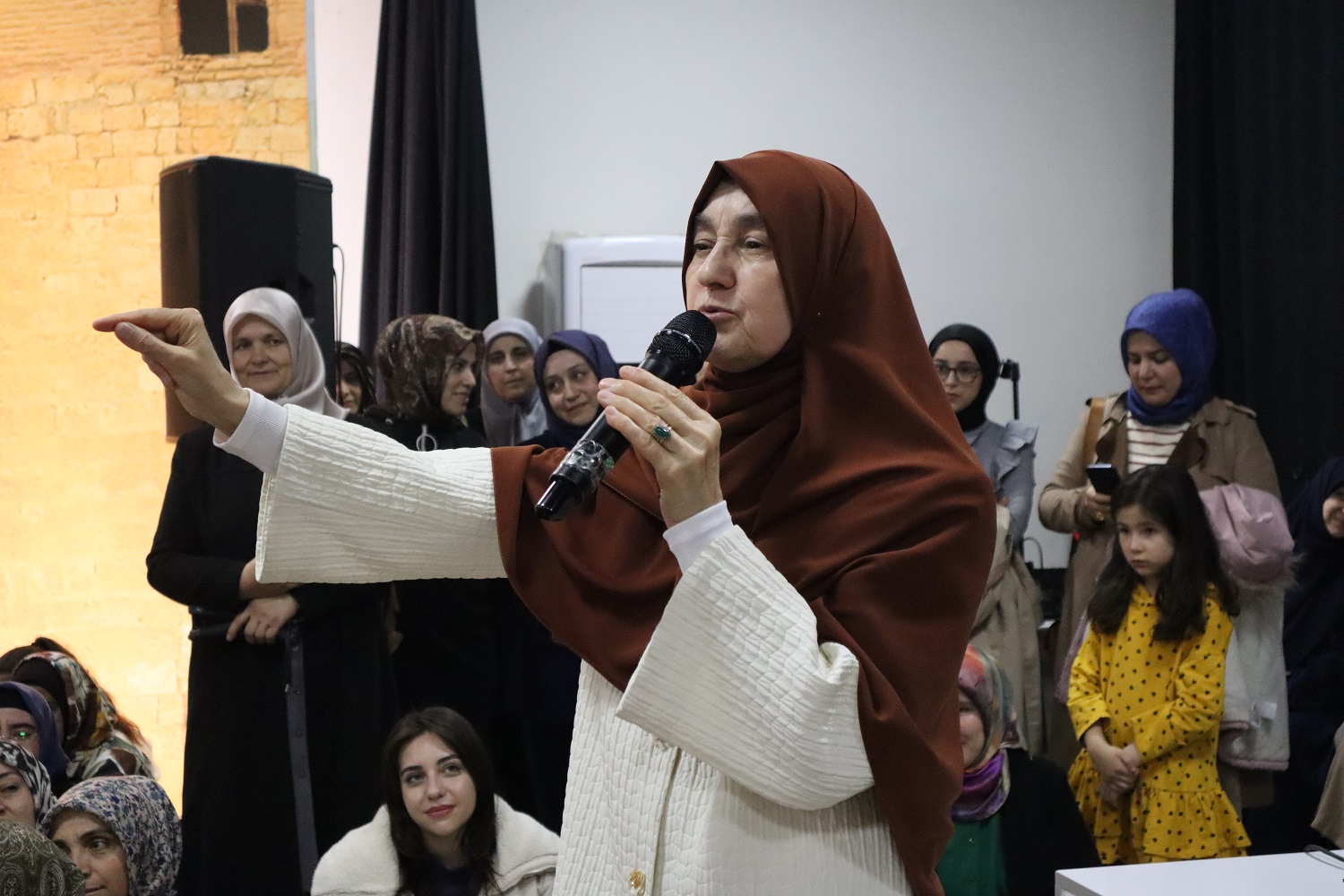 Afşin’de Saliha Erdim Söyleşisine Yoğun İlgi (9)