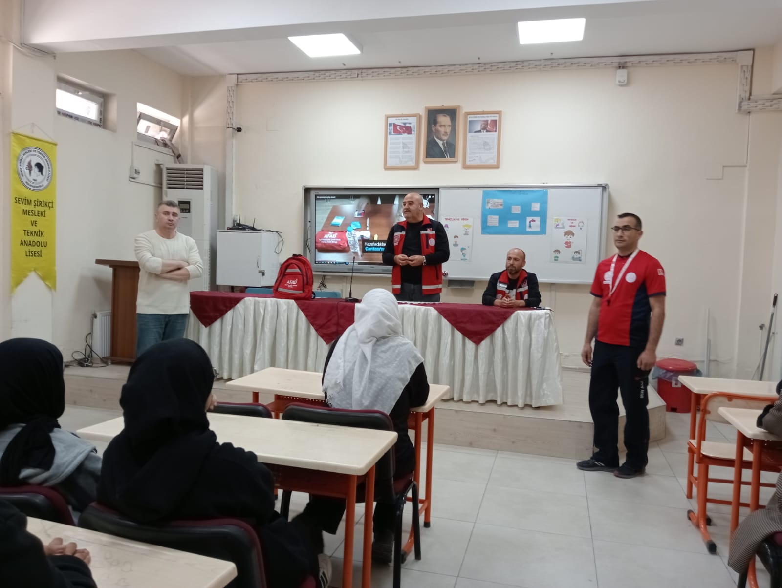 Sevim Şirikçi Mtal'de Öğrencilere Uygulamalı Afet Farkındalığı Eğitimi1