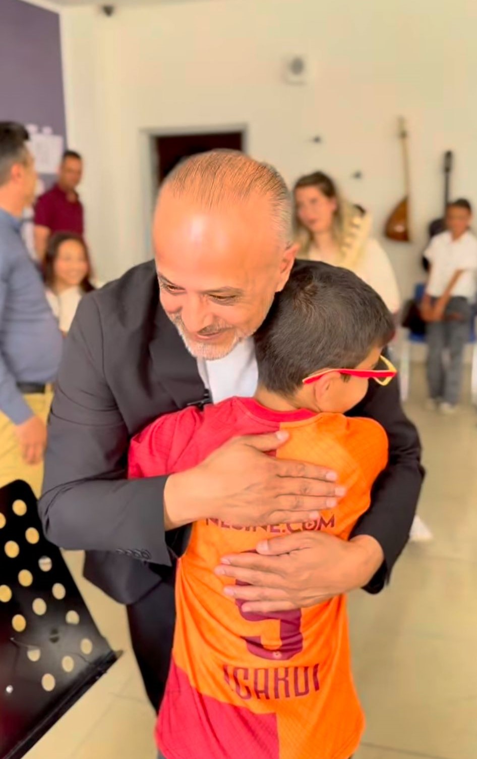 Afşin Belediyesi'nden Bağlama Kursu Öğrencilerine Anlamlı Hediye4
