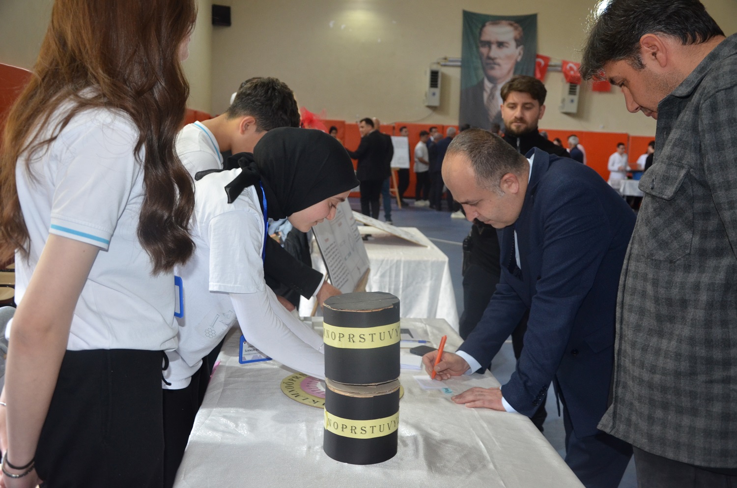 Afşin Fen Lisesi’nde Tübi̇tak Destekli Bilim Fuarı Düzenlendi (12)
