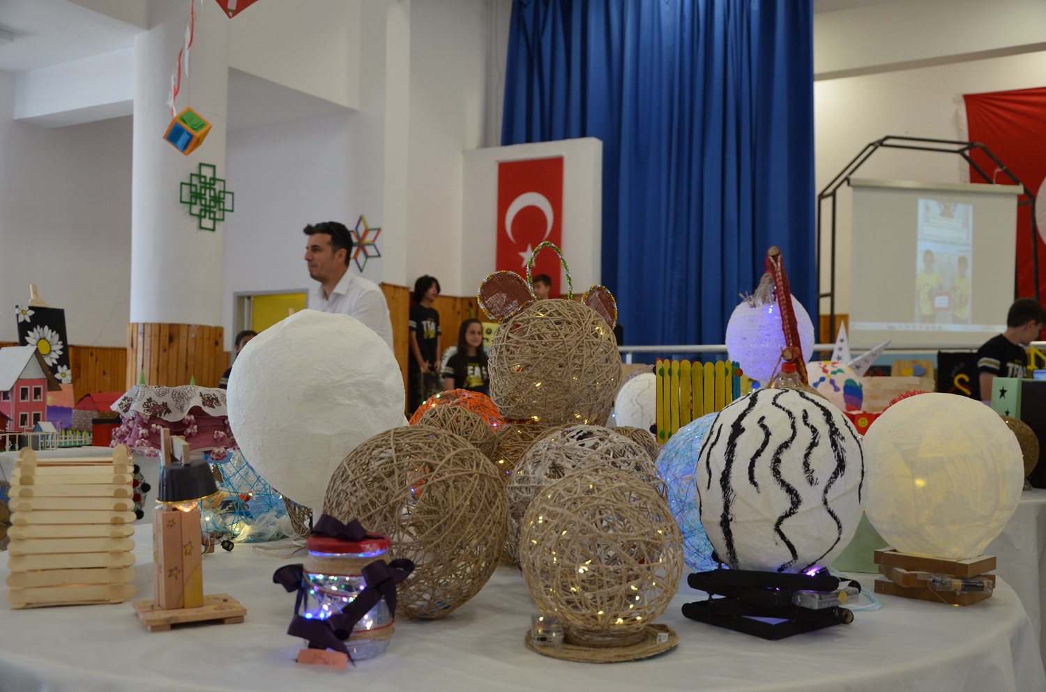 Afşin Teaş İstiklal Ortaokulu Yıl Sonu Sergisi Düzenlendi (8)